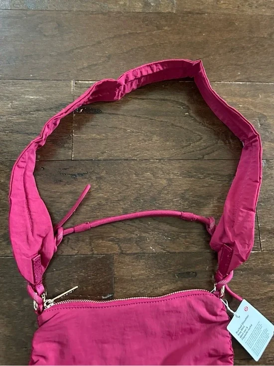 Lululemon Convertible Ruched Strap
Crossbody Bag Mini *1.5L Berry NWT - Picture 12 of 15